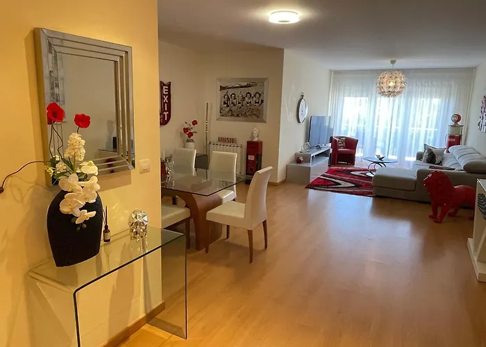 Stylish & Spacious With Balcony * 로리냐