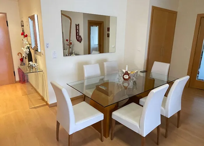 아파트 Stylish & Spacious With Balcony *