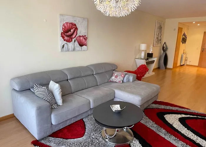 아파트 Stylish & Spacious With Balcony *