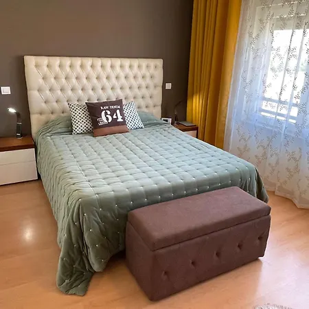 Stylish & Spacious With Balcony *