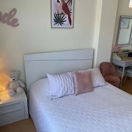 Stylish & Spacious With Balcony Apartament