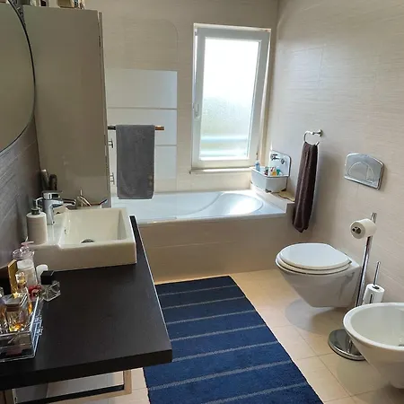 Stylish & Spacious With Balcony *