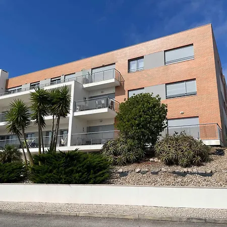 Stylish & Spacious With Balcony * Lourinhã